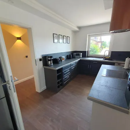 Neumühler Hof Stefan Bietet 4 Schlafzimmer Und 4 Bäder , Eine Große Badewanne Und Großer Terrasse Zum Garten, Kostenfreie Parkmöglichkeiten *