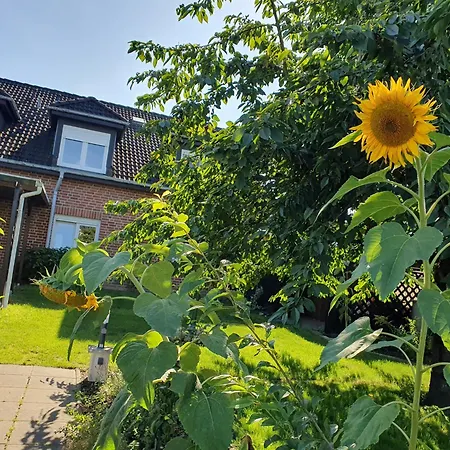 Neumühler Hof Stefan Bietet 4 Schlafzimmer Und 4 Bäder , Eine Große Badewanne Und Großer Terrasse Zum Garten, Kostenfreie Parkmöglichkeiten Apartment