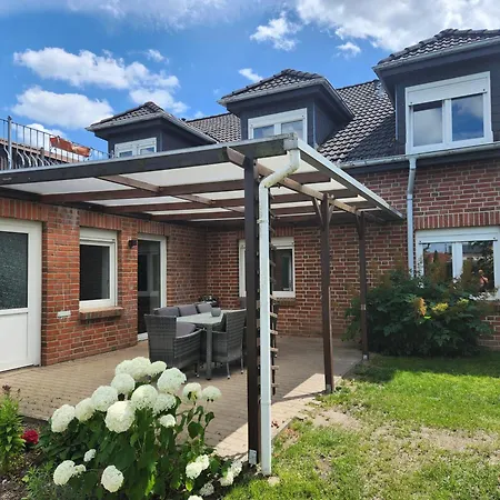 Neumühler Hof Stefan Bietet 4 Schlafzimmer Und 4 Bäder , Eine Große Badewanne Und Großer Terrasse Zum Garten, Kostenfreie Parkmöglichkeiten
