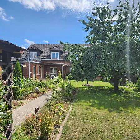 Neumühler Hof Stefan Bietet 4 Schlafzimmer Und 4 Bäder , Eine Große Badewanne Und Großer Terrasse Zum Garten, Kostenfreie Parkmöglichkeiten Apartment *