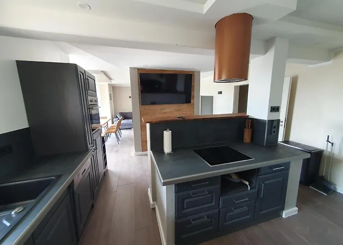 Neumuhler Hof: Spacious Family Retreat With Garden Terrace