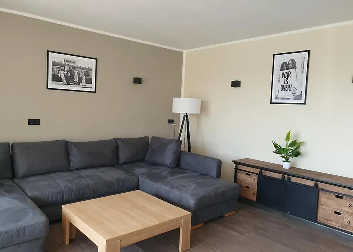 Neumuhler Hof: Spacious Family Retreat With Garden Terrace Apartment