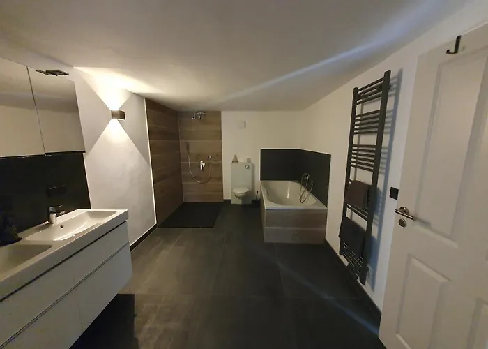 Neumuhler Hof: Spacious Family Retreat With Garden Terrace