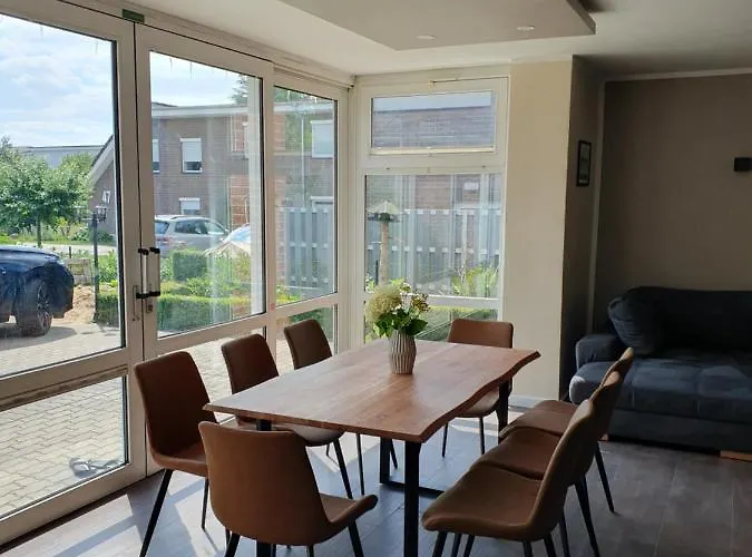 Neumuhler Hof: Spacious Family Retreat With Garden Terrace Apartment Schwerin (Mecklenburg-Vorpommern)