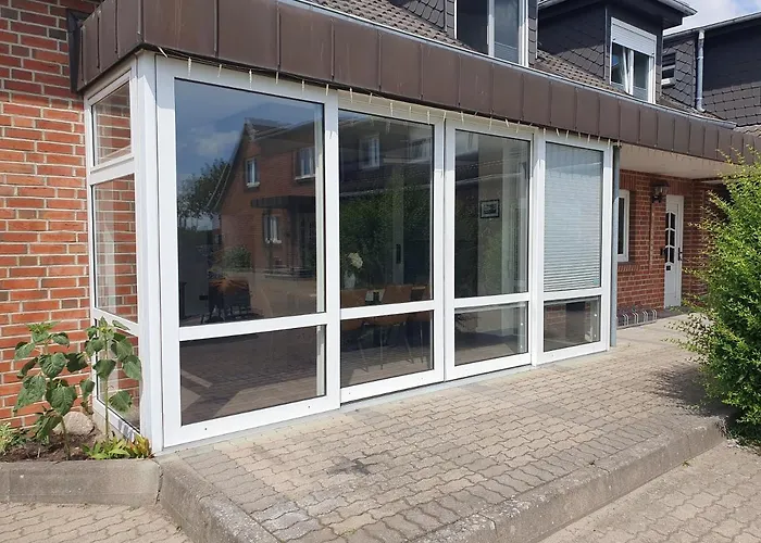 Apartment Neumuhler Hof: Spacious Family Retreat With Garden Terrace