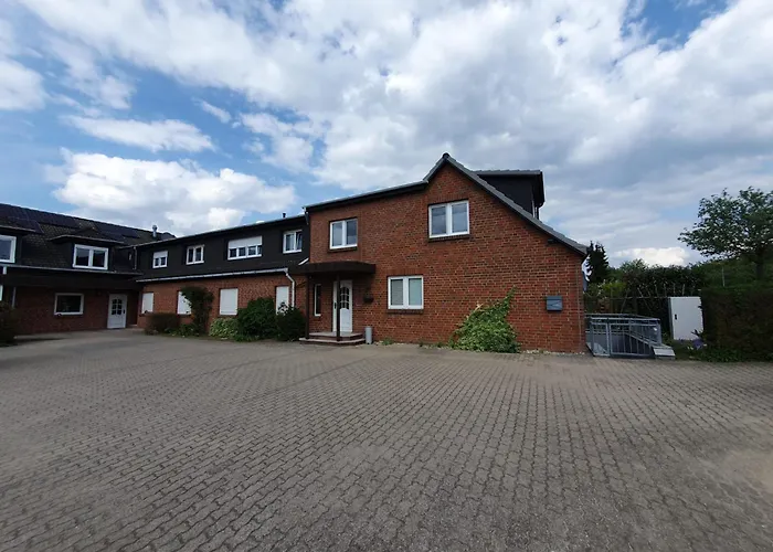 Neumuhler Hof: Spacious Family Retreat With Garden Terrace *