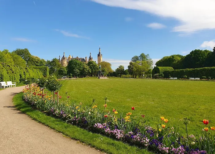 Neumuhler Hof: Spacious Family Retreat With Garden Terrace Apartment